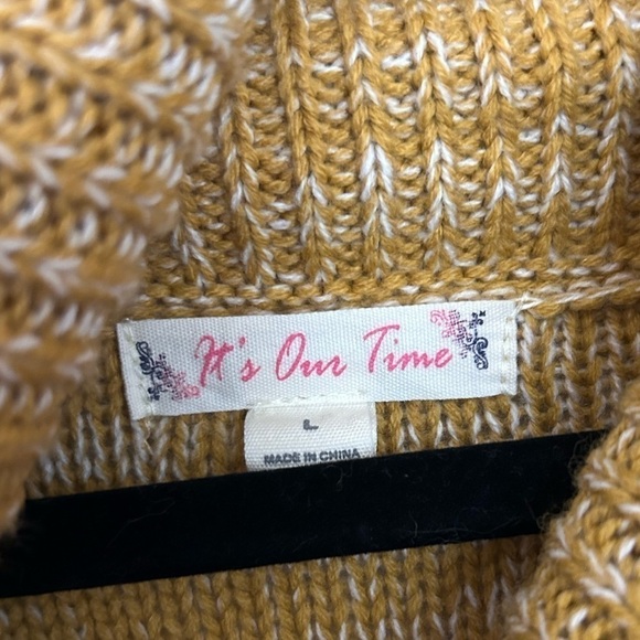 It’s Our Time Knit Oversized Turtleneck Sweater- Yellow/White Size L - Picture 5 of 6